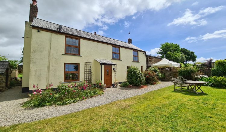 13.5 Acre Equine Facility with Detached Farmhouse Farmhouse 750x440 - 13.5 Acre Equine Facility with Detached Farmhouse