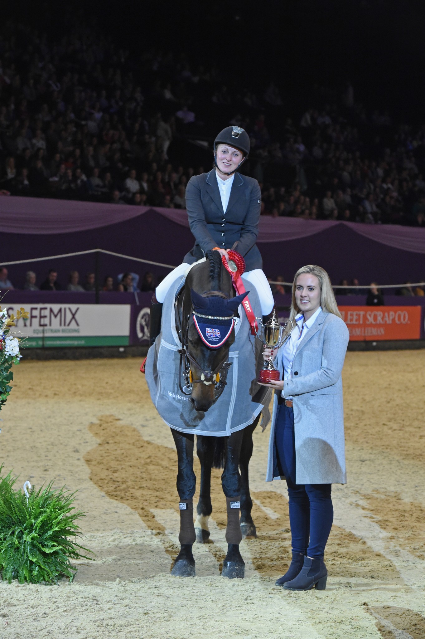 Louise Saywell takes the title in the Irish Horse Gateway sponsored International Showjumping class International Show Jumping sponsored by Irish Horse Gateway 1 - Louise Saywell takes the title in the Irish Horse Gateway sponsored International Showjumping class